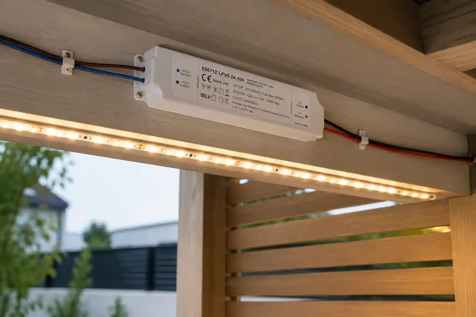 Výkon a provozní podmínky LED napájecího zdroje 24V 100W IP67